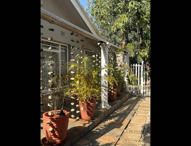 4 BEDROOM HOUSE FOR SALE IN WAVERLEY